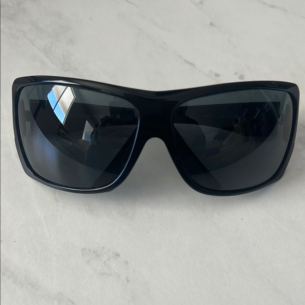 Stylish authentic CHANEL Black Sunglasses with Swarovski crystal logo sides - Picture 2 of 9